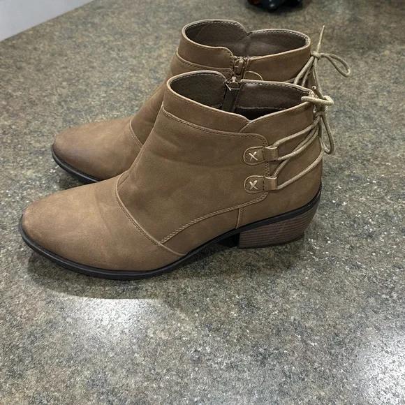 Pierre Dumas Tan Ankle Boots size 6 EUC - Picture 2 of 7